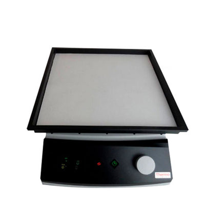 3034. AGITADOR ORBITAL MINI DIGITAL COMPACTO 50-300RPM 100-240V THERMO SCIENTIFIC