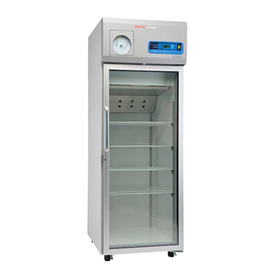 56161. REFRIGERADOR 23FT3 (650LT) +3/7°C C/PUERTA DE VIDRIO 96.0X71.1X199.4CM 115V, 60HZ - THERMO SCIENTIFIC