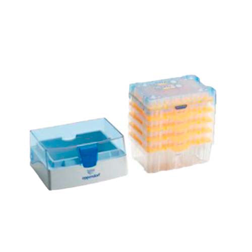 22656. PUNTAS 20UL CLARAS CALIDAD EPPENDORF C/480 (5 BANDEJAS C/96 PIEZAS) Y CAJA REUTILIZABLE EPPENDORF