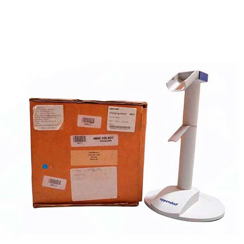 8259. CARGADOR P/PIPETA ELECTRONICA C/CLAVIJA DE ENCHUFE GB 230V/50HZ - EPPENDORF