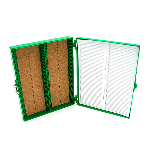 13315. CAJA P/100 LAMINILLAS DE PLASTICO ABS VERDE C/INTERIOR DE CORCHO, TARJETA DE IDENTIFICACION NUMERADA C/BROCHE - HEATHROW