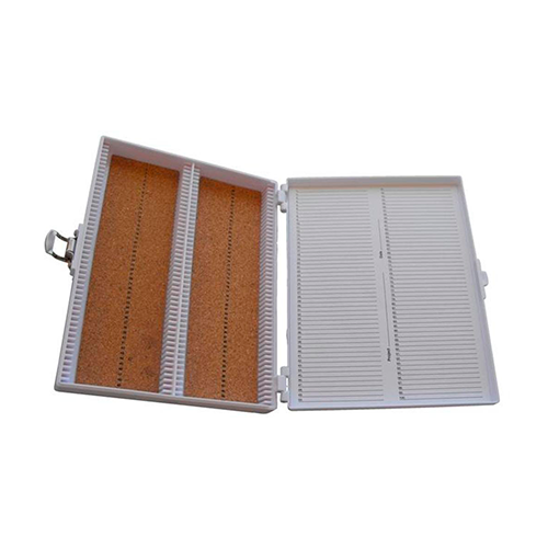 13316. CAJA P/100 LAMINILLAS DE PLASTICO ABS BLANCO C/INTERIOR DE CORCHO, TARJETA DE IDENTIFICACION NUMERADA C/BROCHE - HEATHROW